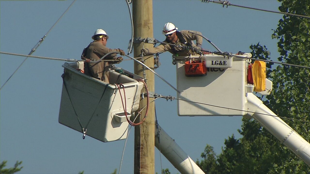 LG&E technicians working to stay on top of power outages